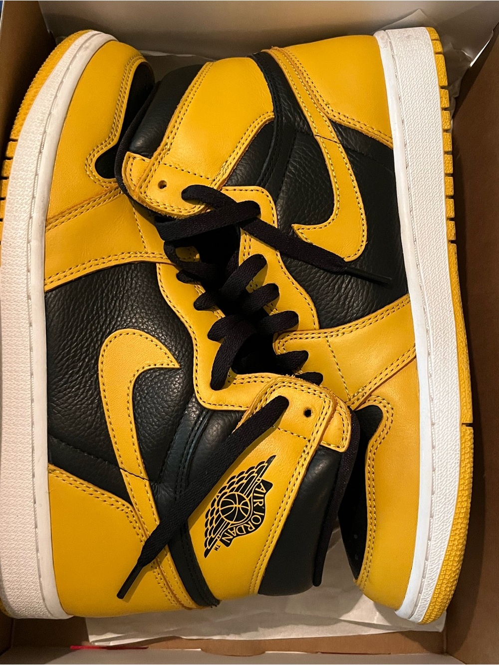 Nike Air Jordan 1 Retro High Men’s Sneakers — Yellow & Black